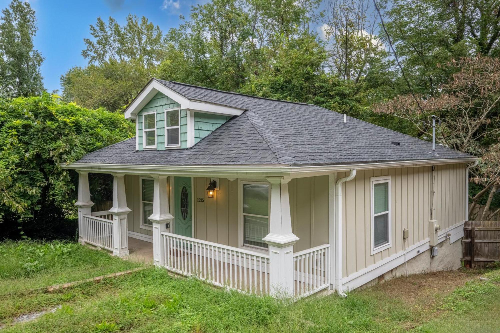 Charming 2Br Bungalow 4 Minutes To Duke University เดอแรม ภายนอก รูปภาพ