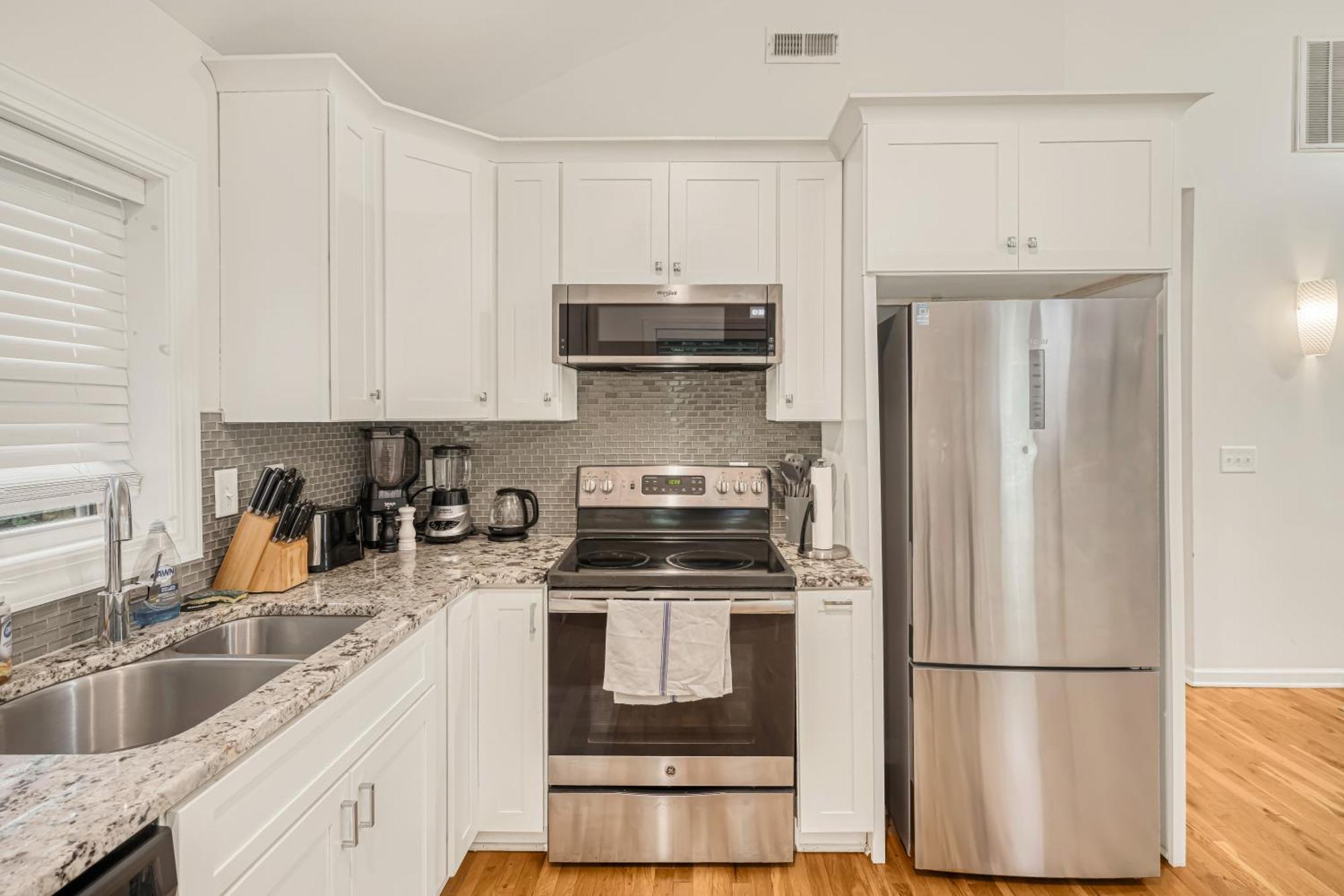 Charming 2Br Bungalow 4 Minutes To Duke University เดอแรม ภายนอก รูปภาพ